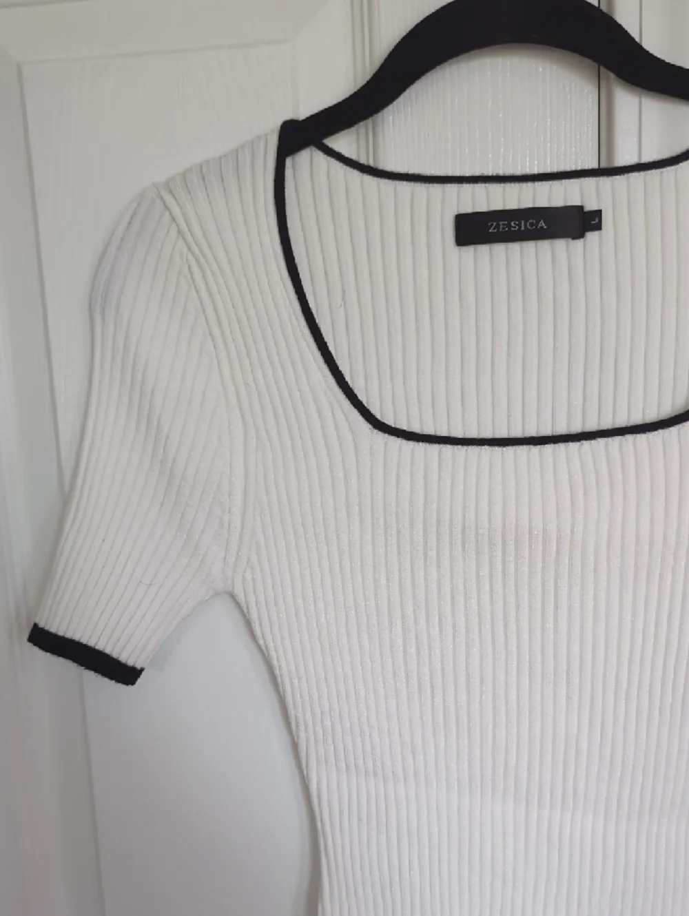 Zesica White Ribbed Square-Neck Knit Top with Black Trim - Picture 3 of 3